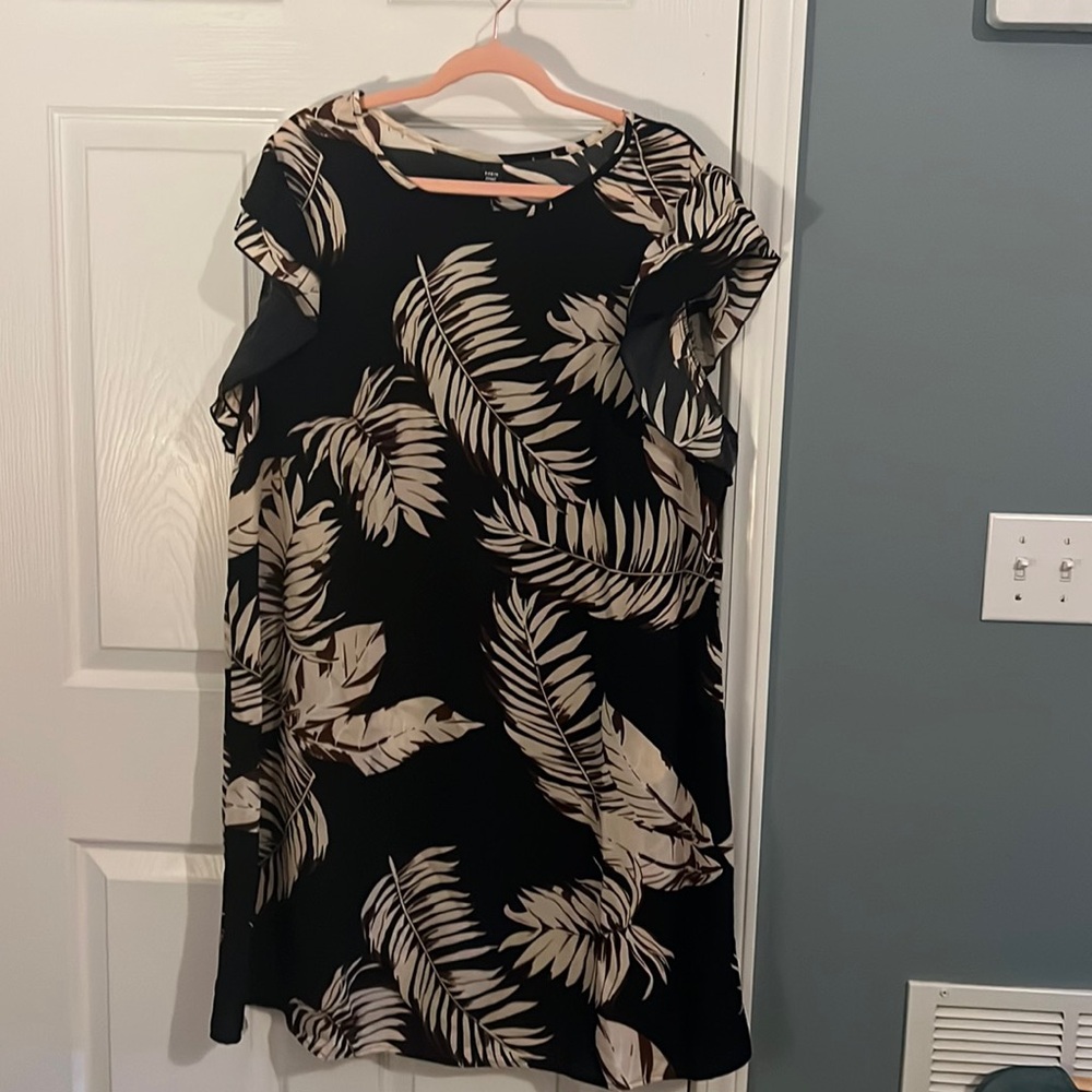 So classy! Palm print sheath dress nwot 20w 4x